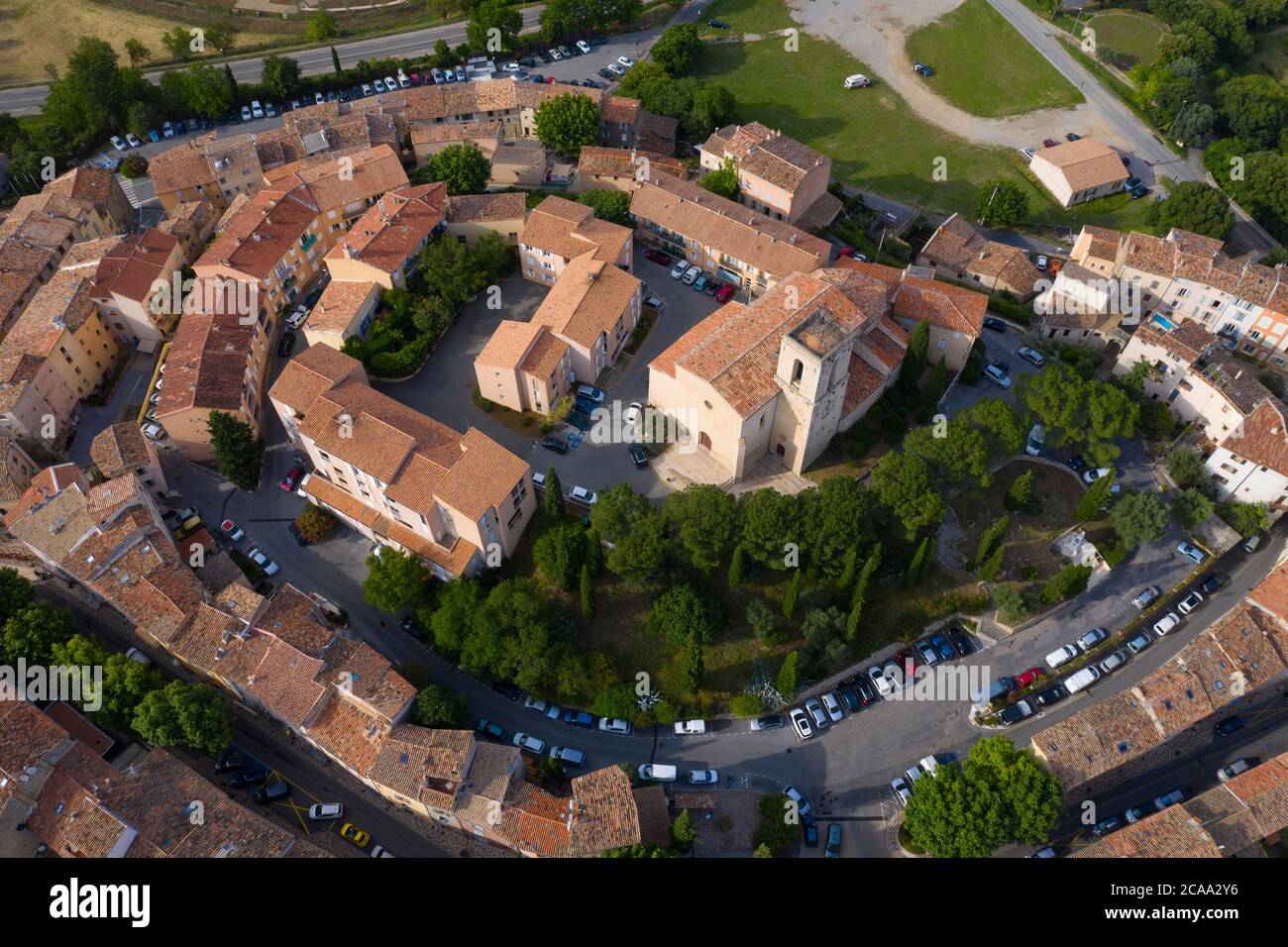 Francia, veduta aerea di Flayosc, un tipico villaggio francese in Provenza Foto Stock