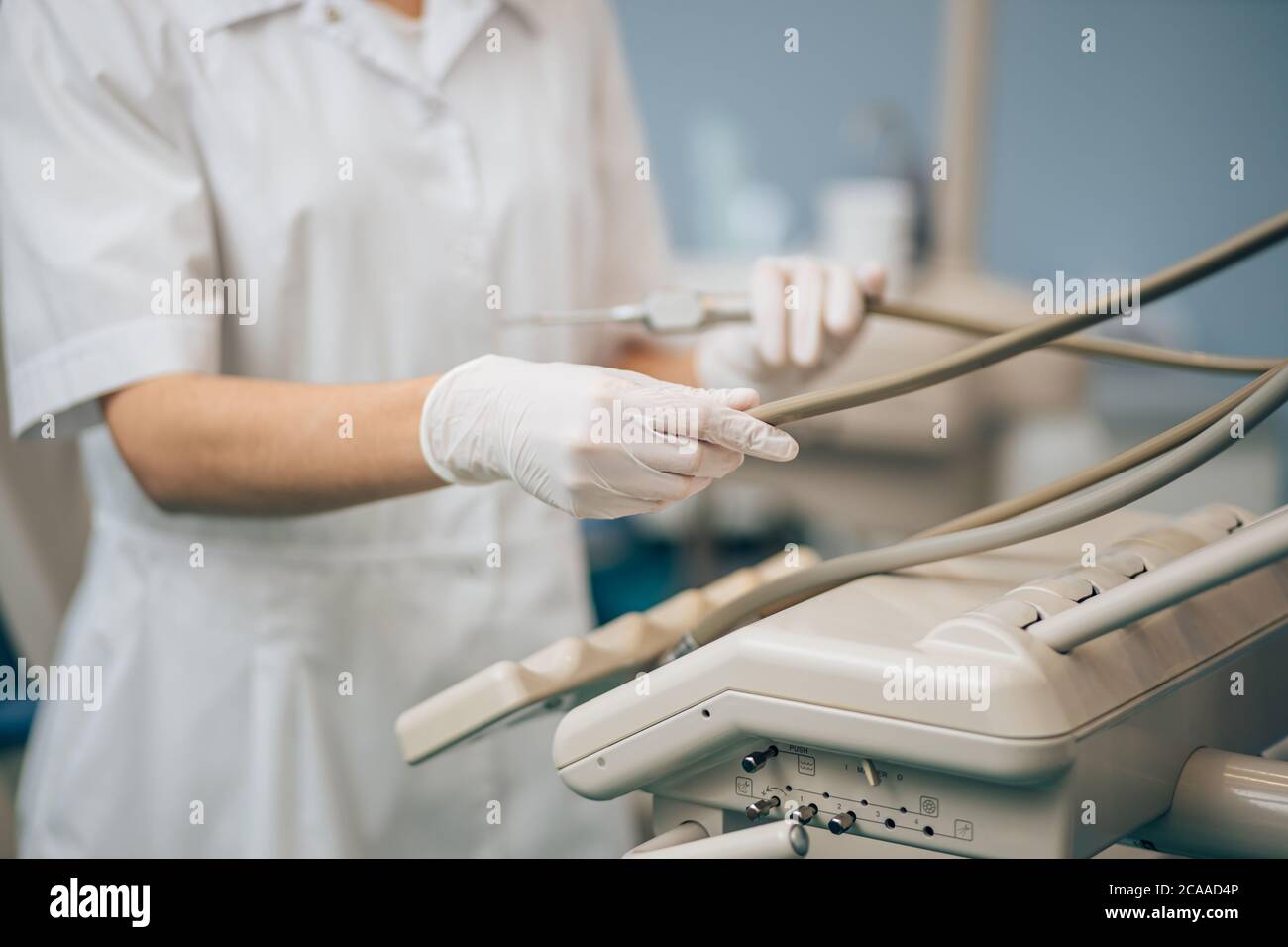 attrezzature speciali per esami e trattamenti dentali in studi dentistici, strumenti medici. Ortodonzia, concetto di medicina Foto Stock