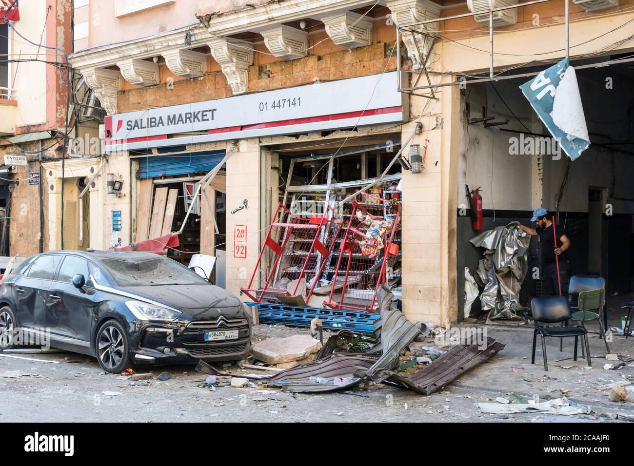 Negozi distrutti dopo una massiccia esplosione scosse Beirut il 4 agosto 2020, Achrafieh/Beirut, Libano Foto Stock