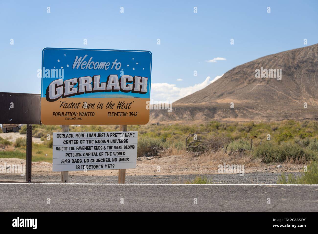 GERLACH, NEVADA, STATI UNITI - 04 luglio 2020: Un segno divertente che accoglie i visitatori a Gerlach, Nevada, una piccola città nel Nevada settentrionale e porta popolare Foto Stock