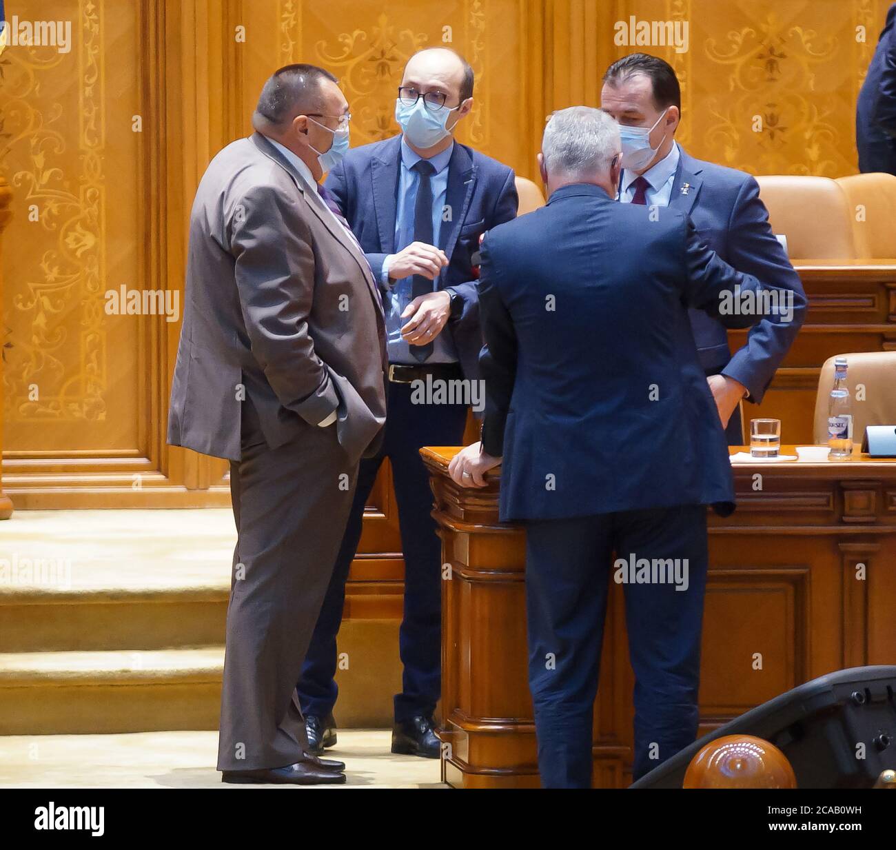 Bucarest, Romania - 06 luglio 2020: Andi Manciu (C-L), capo del Gruppo di comunicazione strategica, all'incontro in cui il Premier Ludovic Orban An Foto Stock
