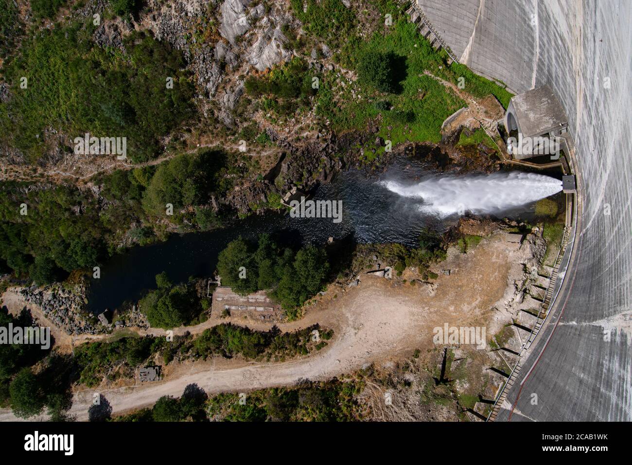 Parco nazionale Gerês in Portogallo - Parque nacional Peneda Gerês Portela do Hom Barrage che produce elettricità, costruzione di ritenzione idrica. Foto Stock