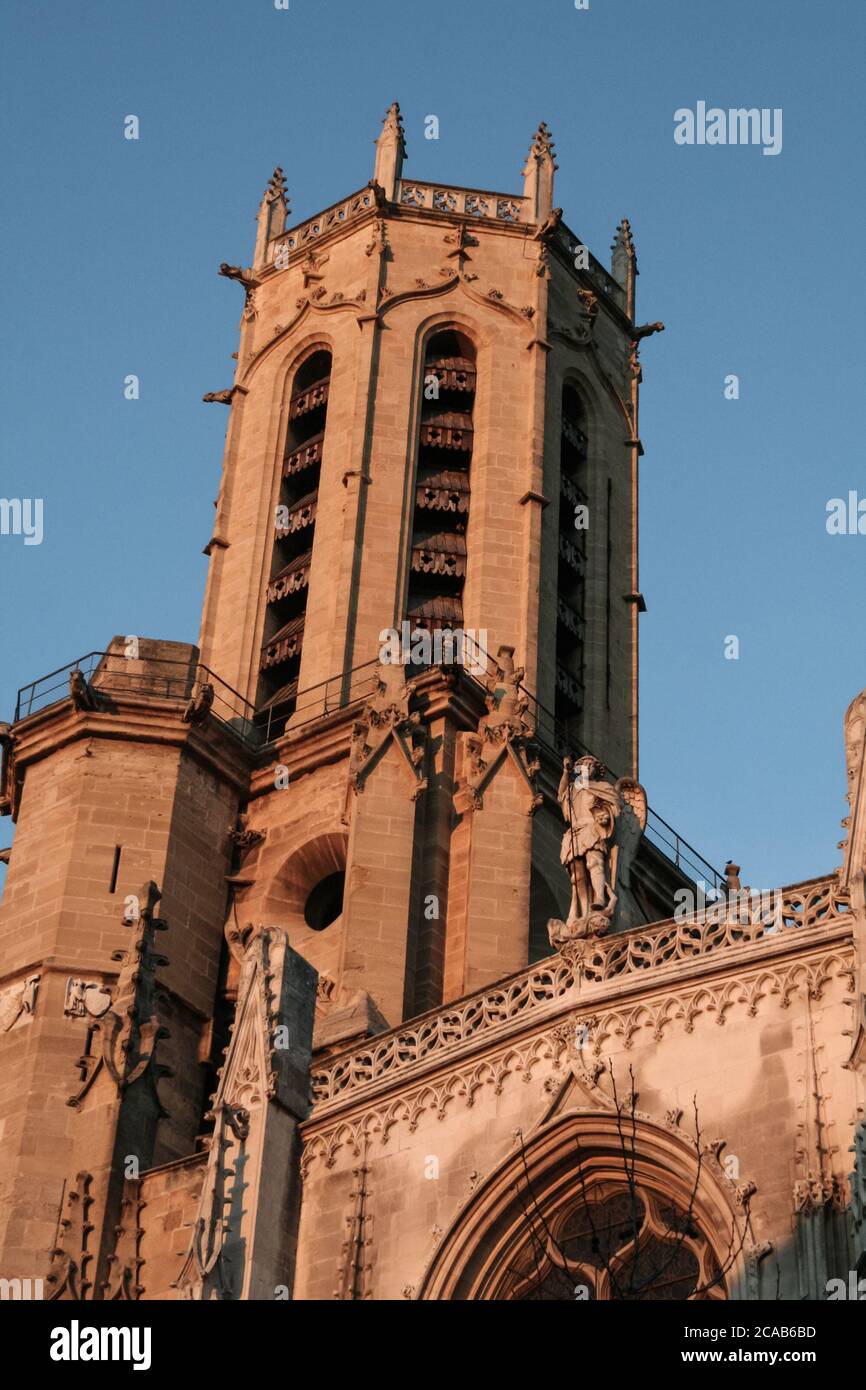 Campanile della Cattedrale di Saint Sauveur chiesa in Aix en Provence, Francia. Si tratta di una cattedrale gotica e di un punto di riferimento importante della città di Aix, a Bou Foto Stock