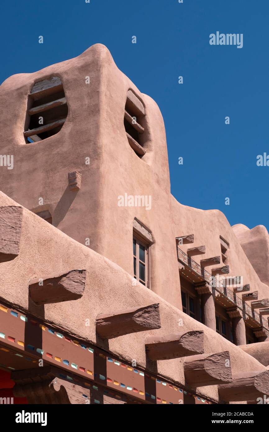 Esempi di architettura in stile Pueblo nel centro di Santa Fe, New Mexico Foto Stock