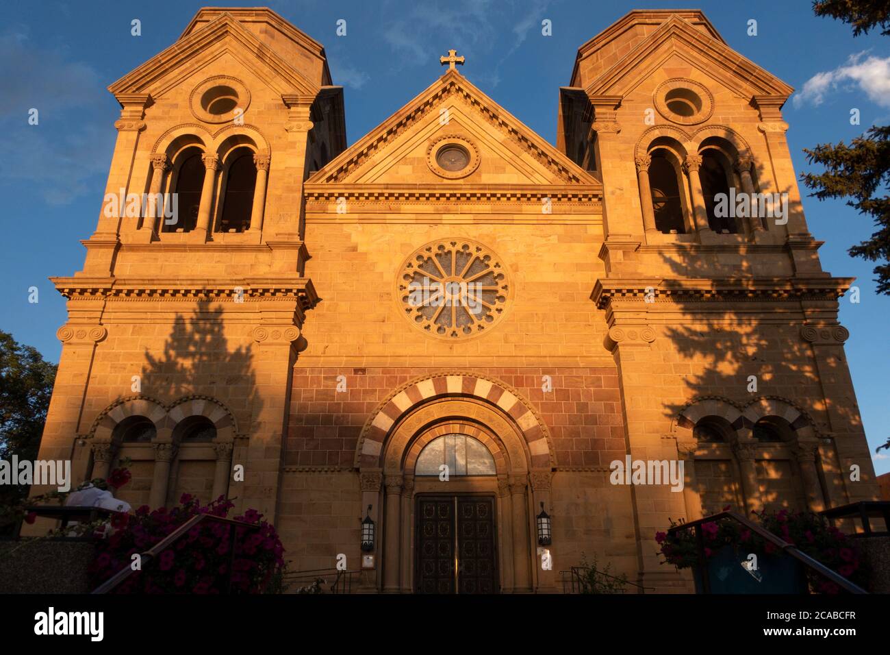 La Basilica Cattedrale di San Francesco d'Assisi nel centro di Santa Fe, New Mexico Foto Stock