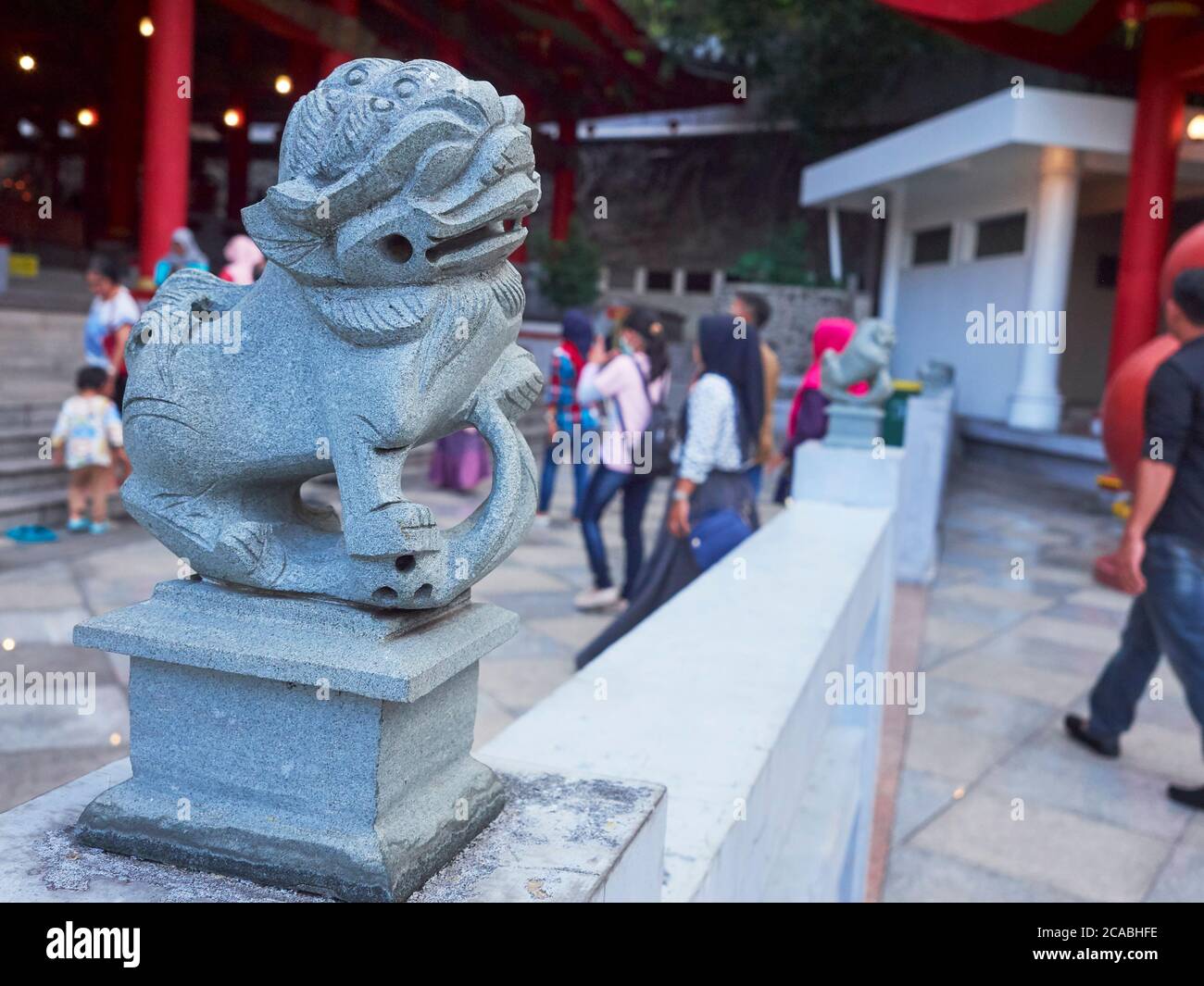Una statua formata da diverse forme animali nel tempio cinese di Sam po Kong. Foto Stock