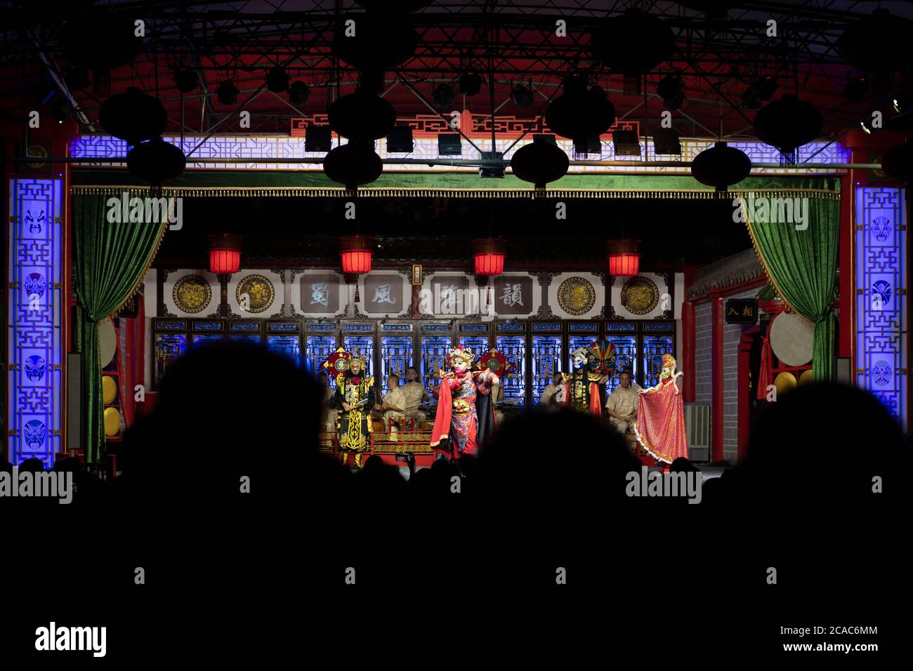 L'opera tradizionale cinese si esibì a Chengdu. Foto Stock