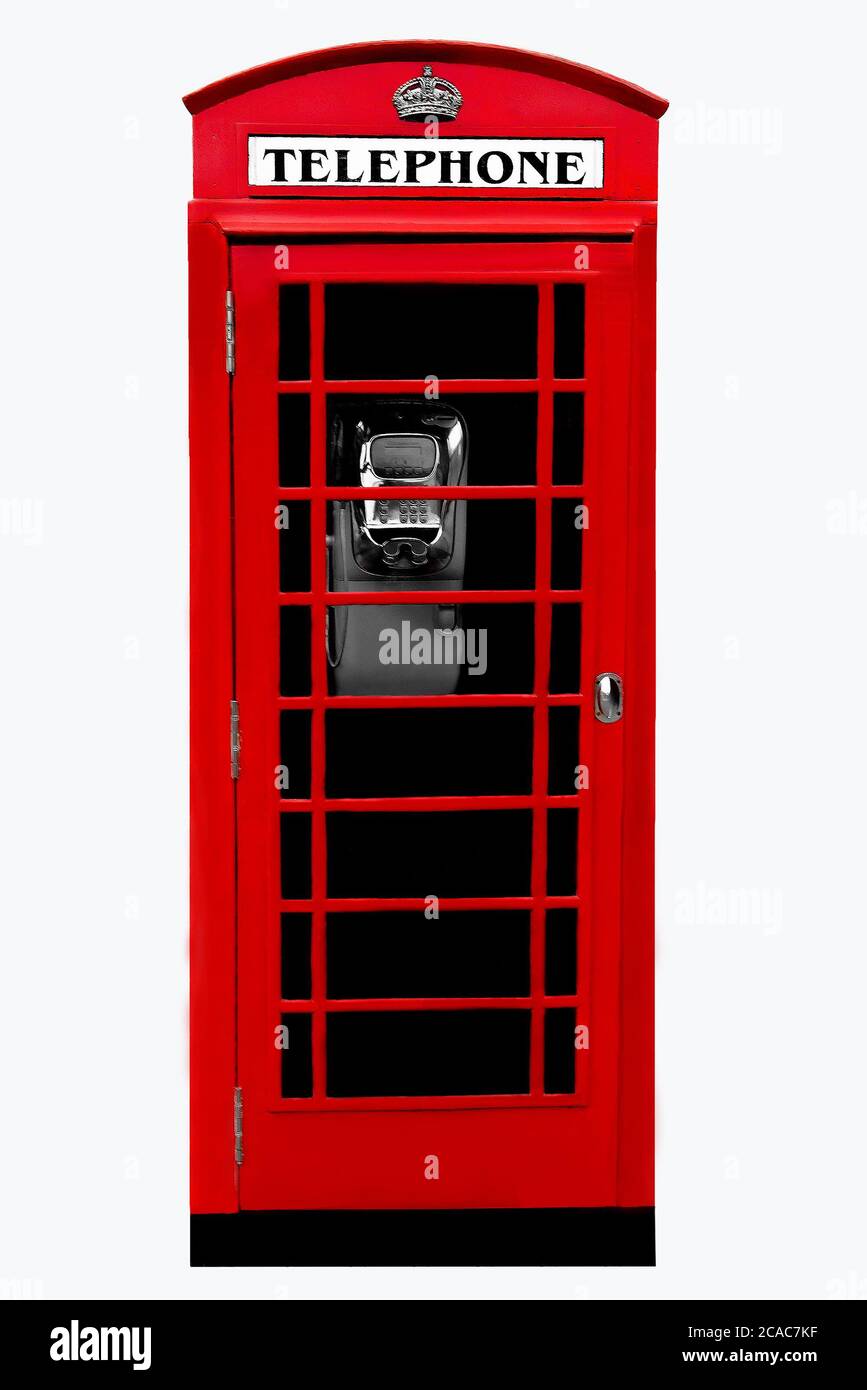 Telefono rosso pubblico inglese isolato su sfondo bianco Foto Stock
