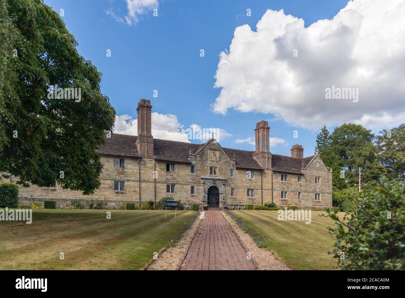 EAST GRINSTEAD, WEST SUSSEX/UK - 3 AGOSTO : Vista del Sackville College East Grinstead West Sussex il 3 agosto 2020 Foto Stock