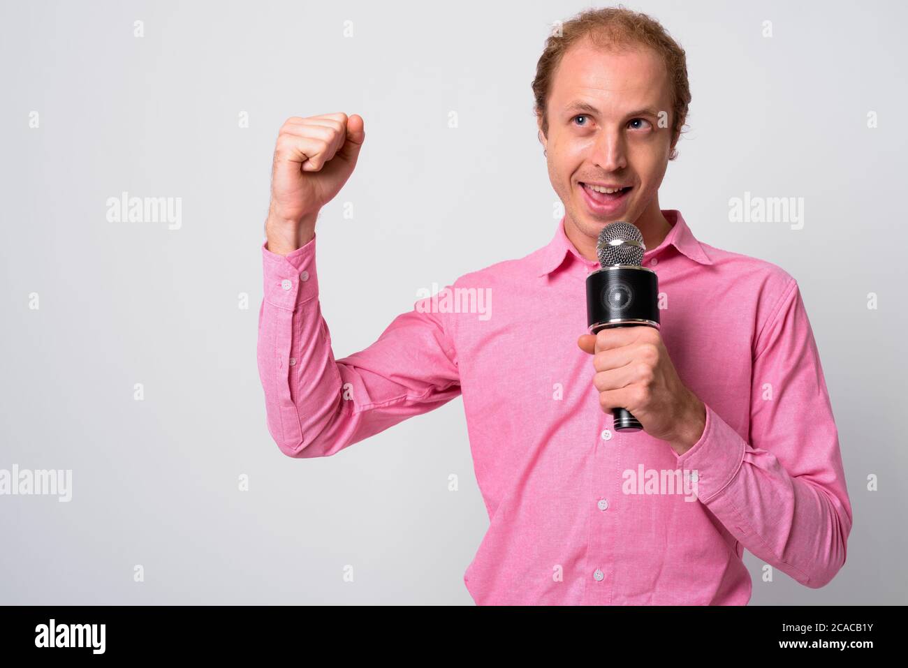 Ritratto di uomo d'affari felice con capelli biondi Foto Stock