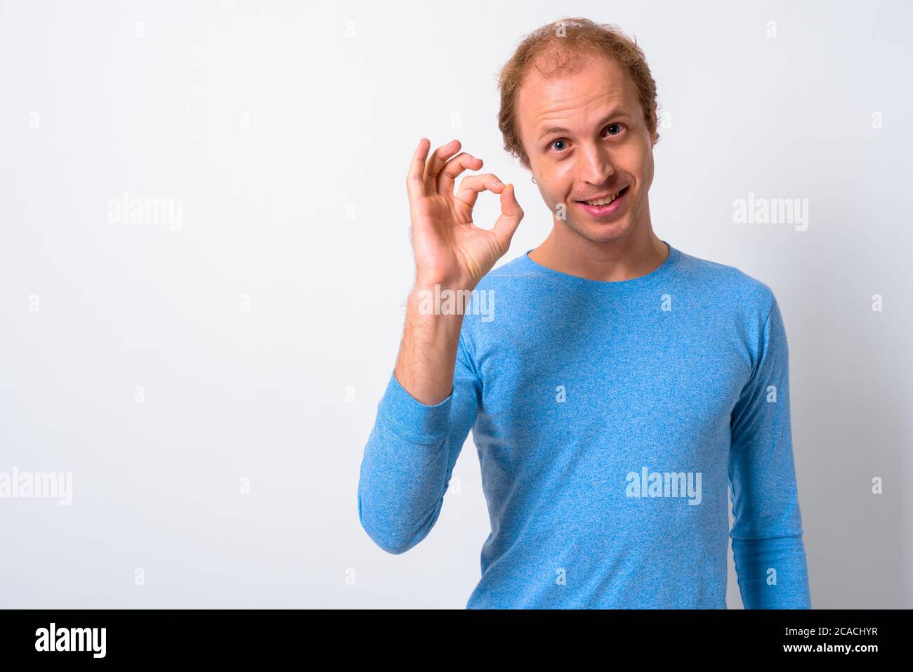 Ritratto di uomo felice con capelli biondi Foto Stock