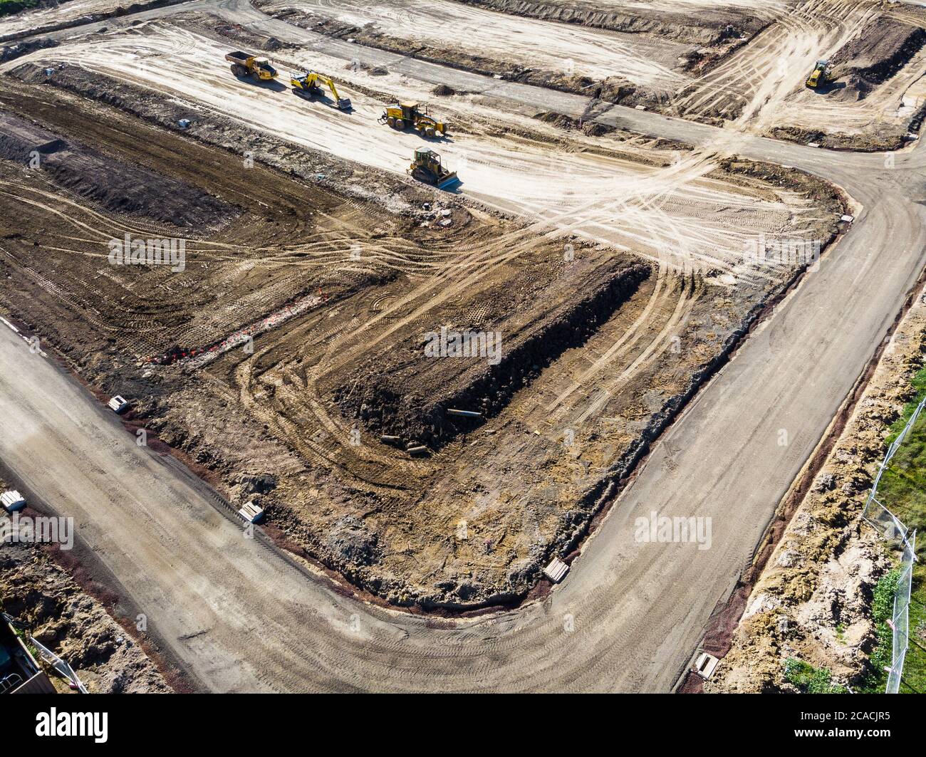 Una nuova tenuta a Melbourne è in costruzione, strade e drenaggio ancora da completare prima che le case siano costruite sui nuovi blocchi di terra. Foto Stock