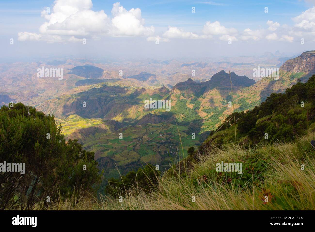 Vista panoramica sul paesaggio delle montagne Simien, altopiani etiopi Foto Stock