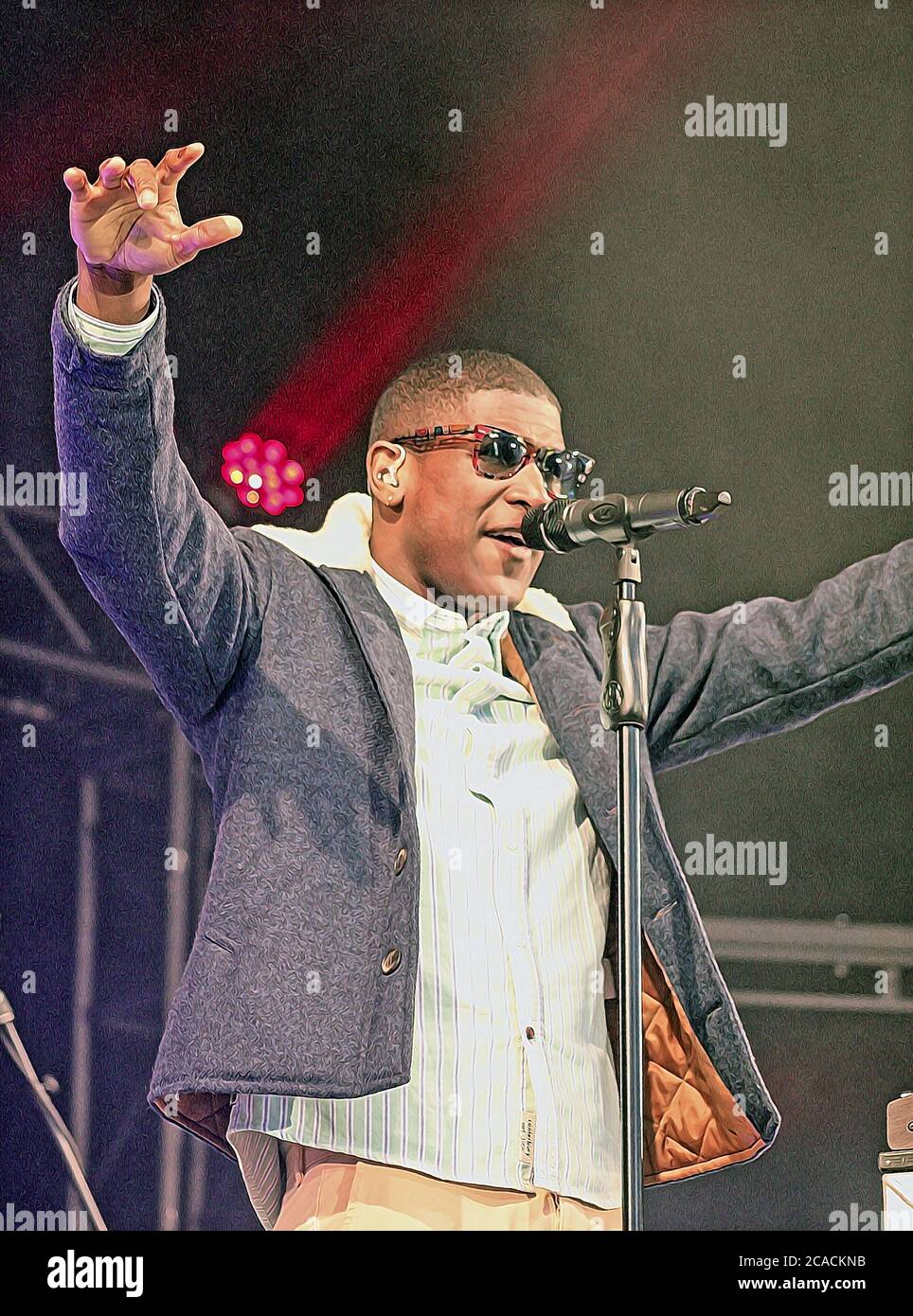 Foto illustration la star del canto Labrinth si esibisce a Plymouth Hoe alla fine del primo giorno del relè olimpico della torcia per i Giochi Olimpici del 2012. Intorno Foto Stock