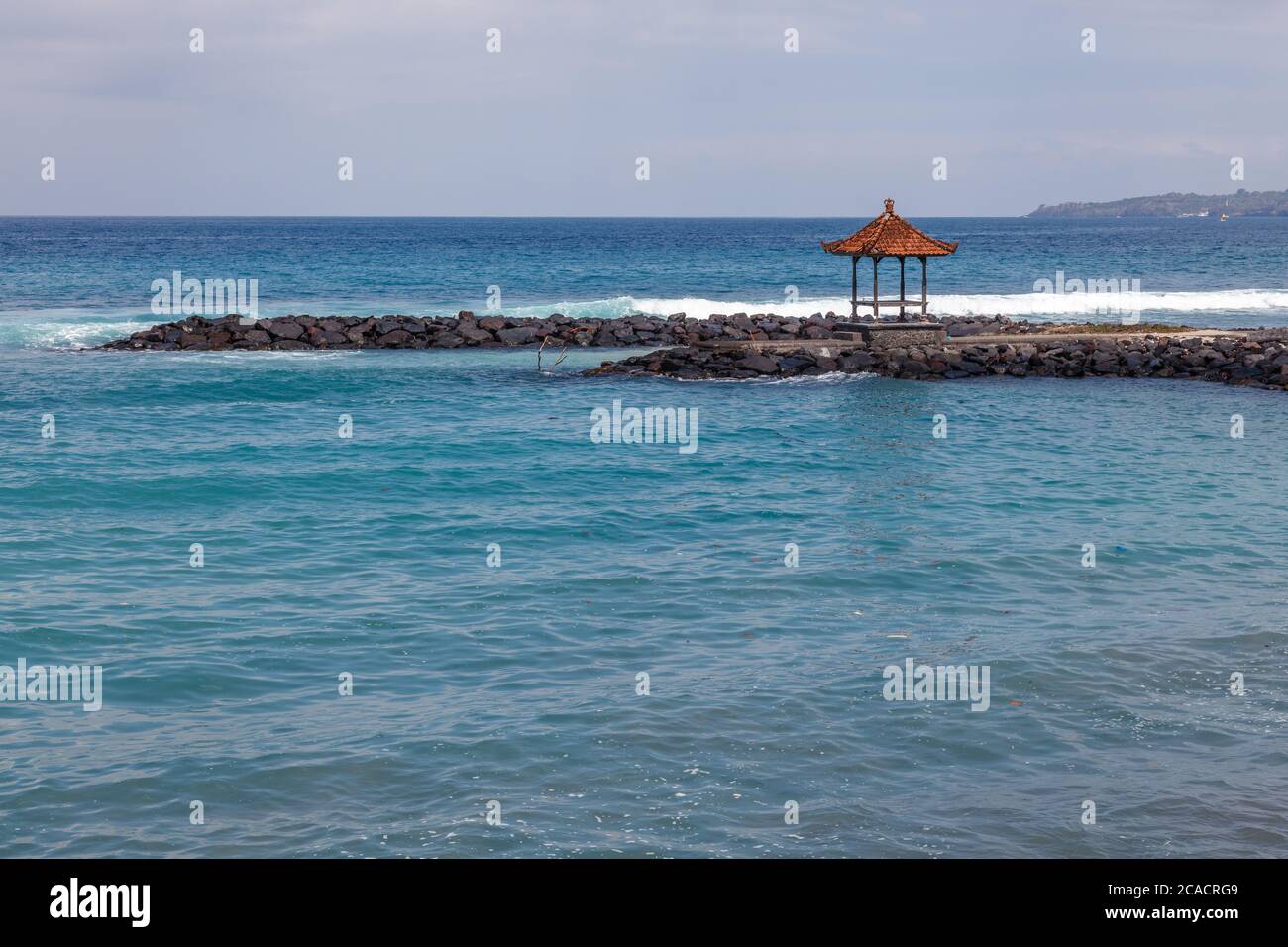 Vedute dell'oceano da Candidasa, Karangasem, isola di Bali, Indonesia Foto Stock