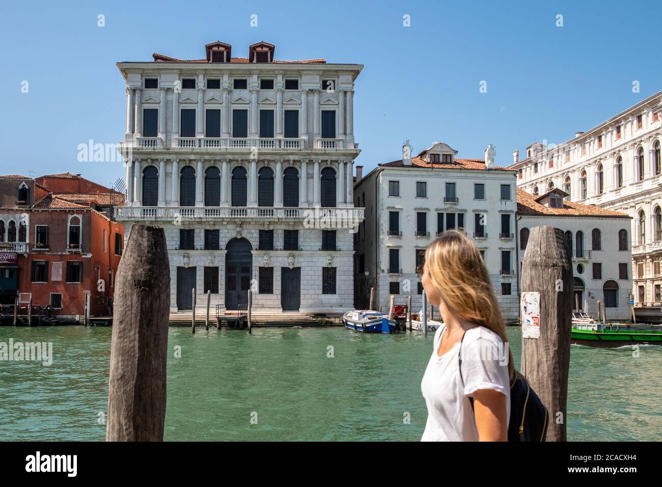 Canali e strade di Venezia Foto Stock