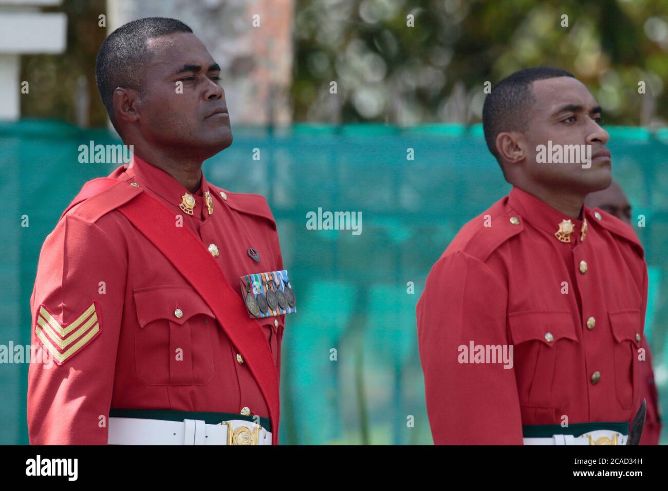 Fiji Police Band, Fiji Military Band, cerimonia di cambio guardia, al di fuori della casa di governo, Suva, Figi 27 maggio 2017 Foto Stock