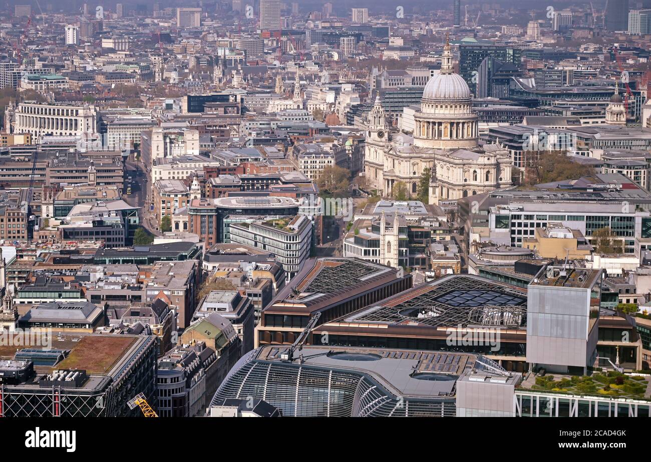 Una vista aerea di Londra, Regno Unito lungo il Tamigi. Foto Stock
