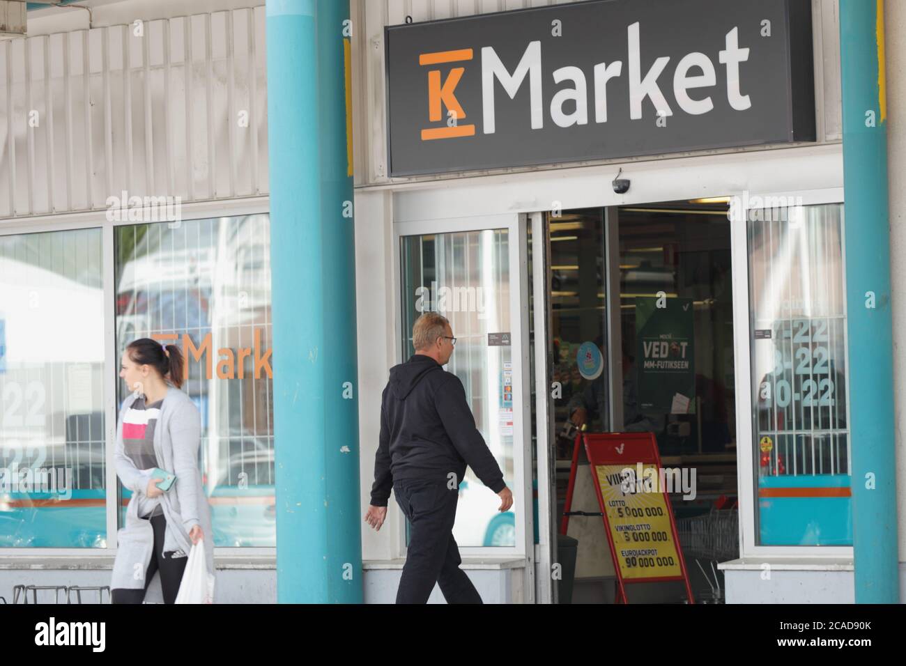 Persone presso il superstore K-Market di Lappeenranta, Finlandia Foto Stock