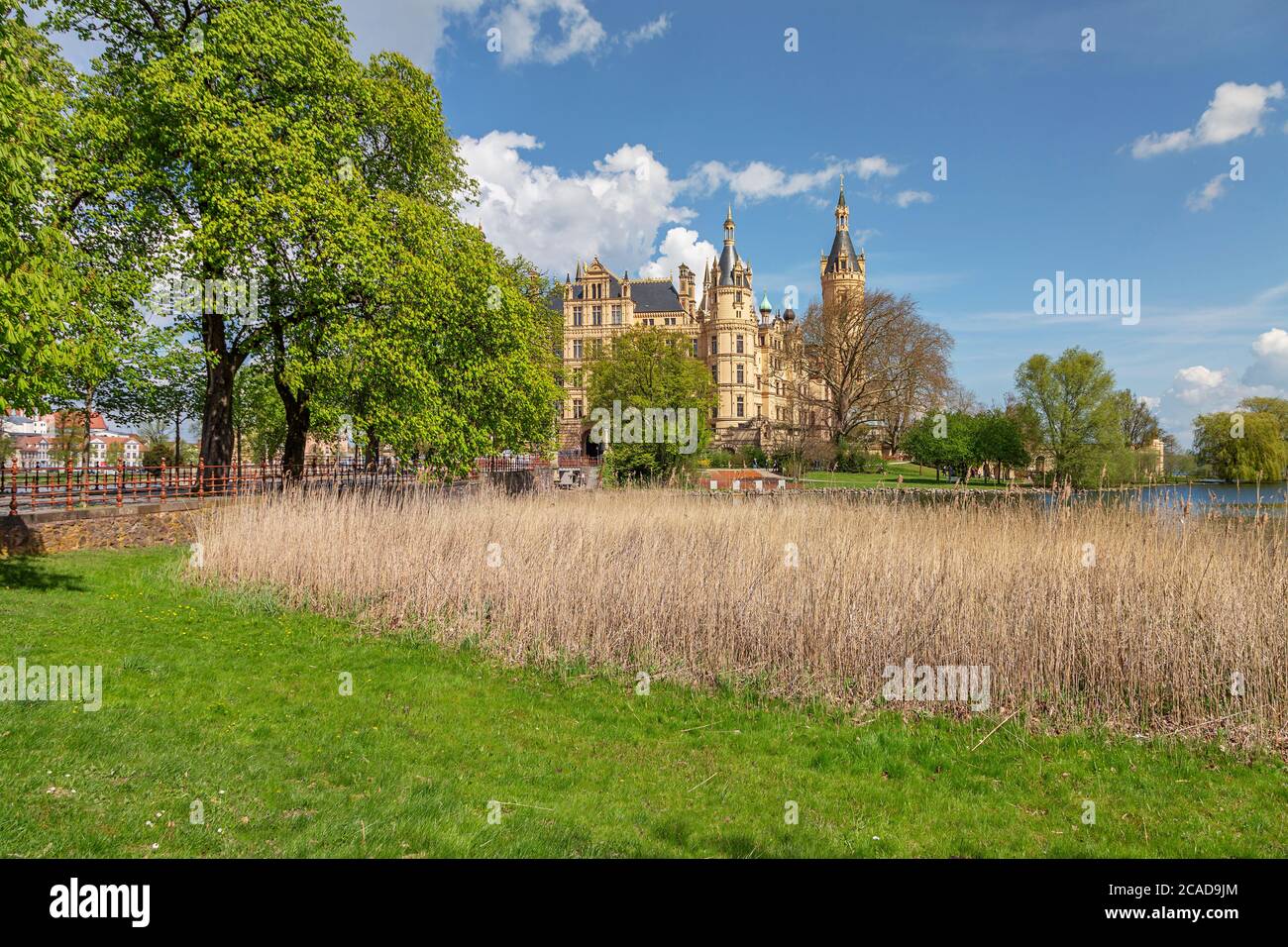 Schwerin - Vista sul Castello di Schwerin, dal 1990, il parlamento statale di Mecklenburg-Vorpommern ha sede nel castello di Schwerin, Mecklenburg-Vorpom Foto Stock