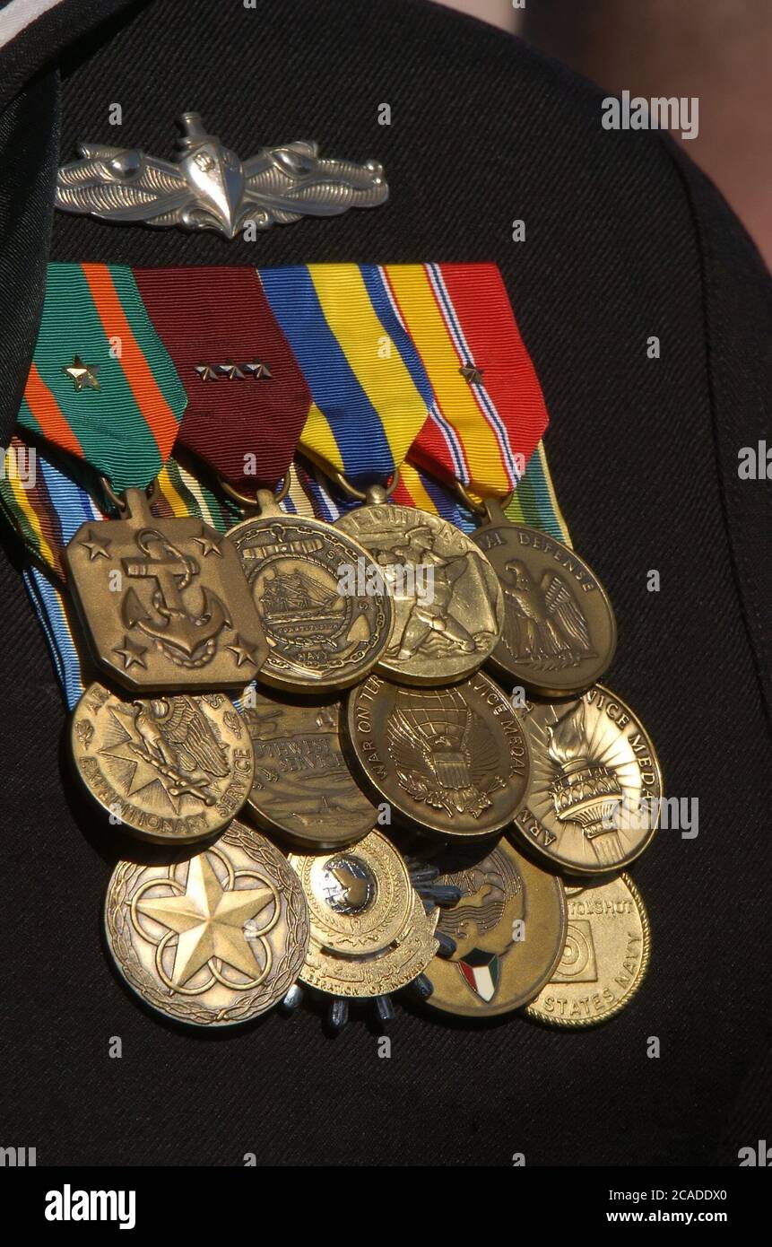 Ingleside, Texas, 14 gennaio 2006: Varie medaglie della Marina militare su un'uniforme da marinaio. ©Bob Daemmrich Foto Stock
