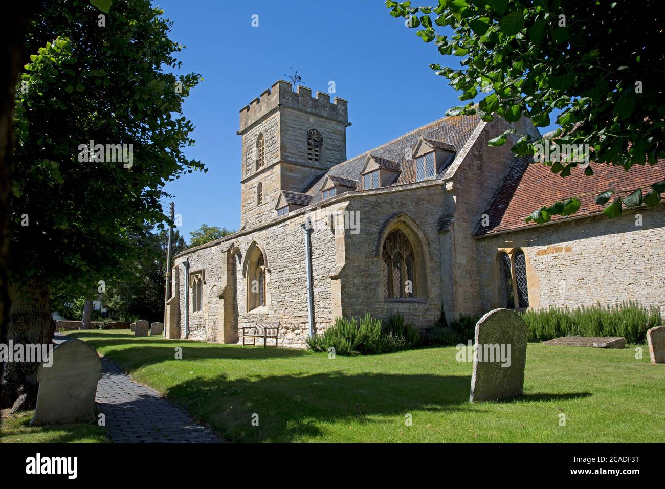 Chiesa di San Pietro, Pebworth - una piccola chiesa rurale Cotswold 15 ° secolo con resti risalenti al 13 ° secolo. Foto Stock