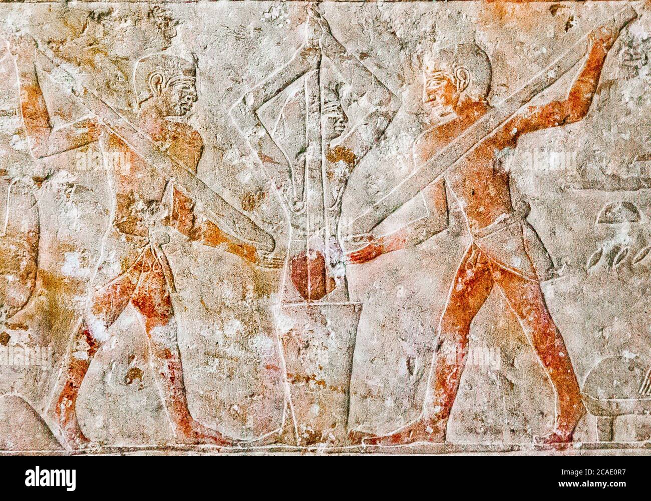 Egitto, Cairo, Museo Egizio, dalla tomba di Kaemrehu, Saqqara, dettaglio di un grande rilievo raffigurante scene agricole: Grano macinato. Foto Stock