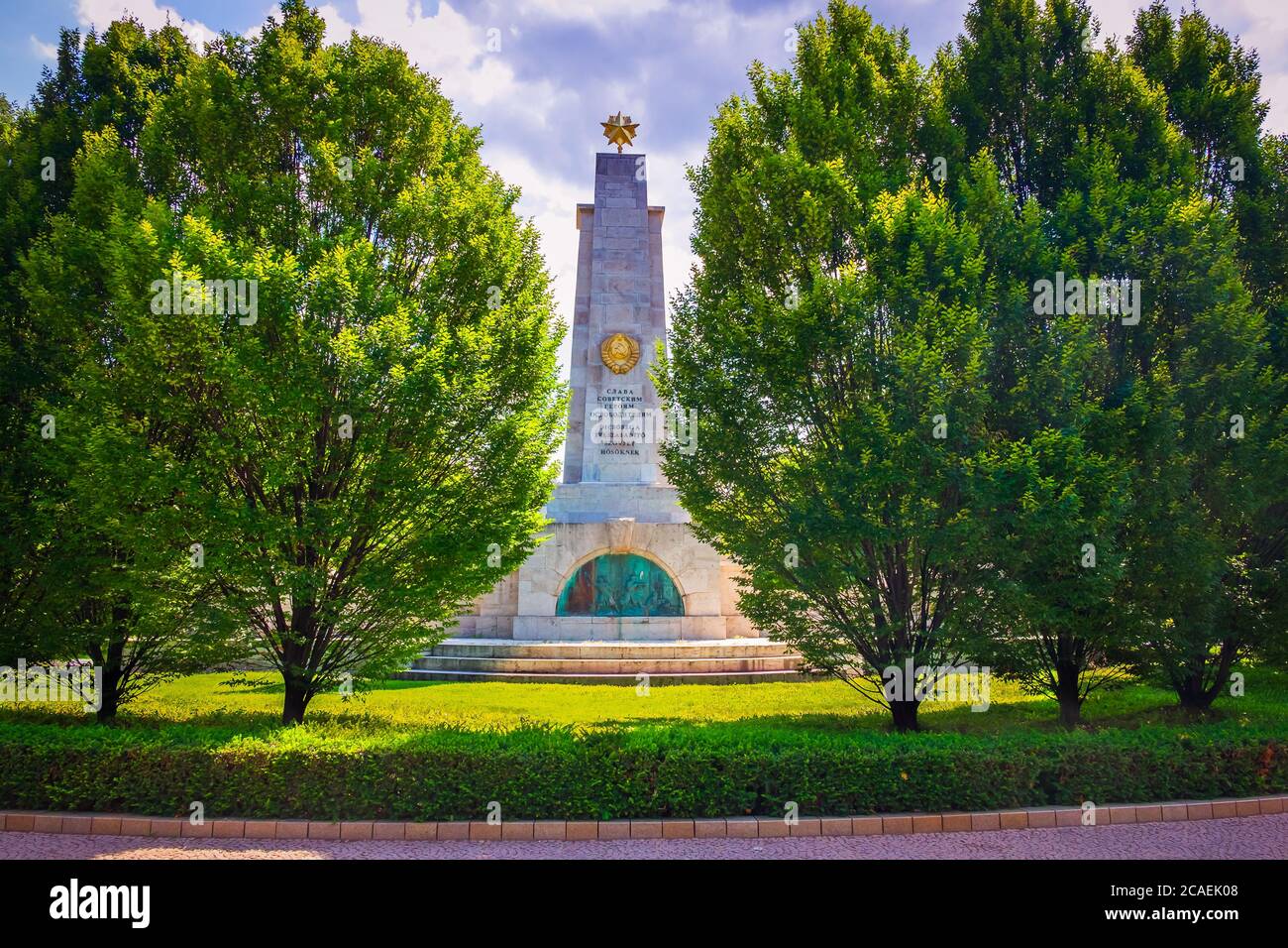 Budapest, Ungheria, agosto 2019, monumento ai soldati sovietici per la liberazione dell'Ungheria nella seconda guerra mondiale dall'occupazione tedesca in Piazza della libertà Foto Stock