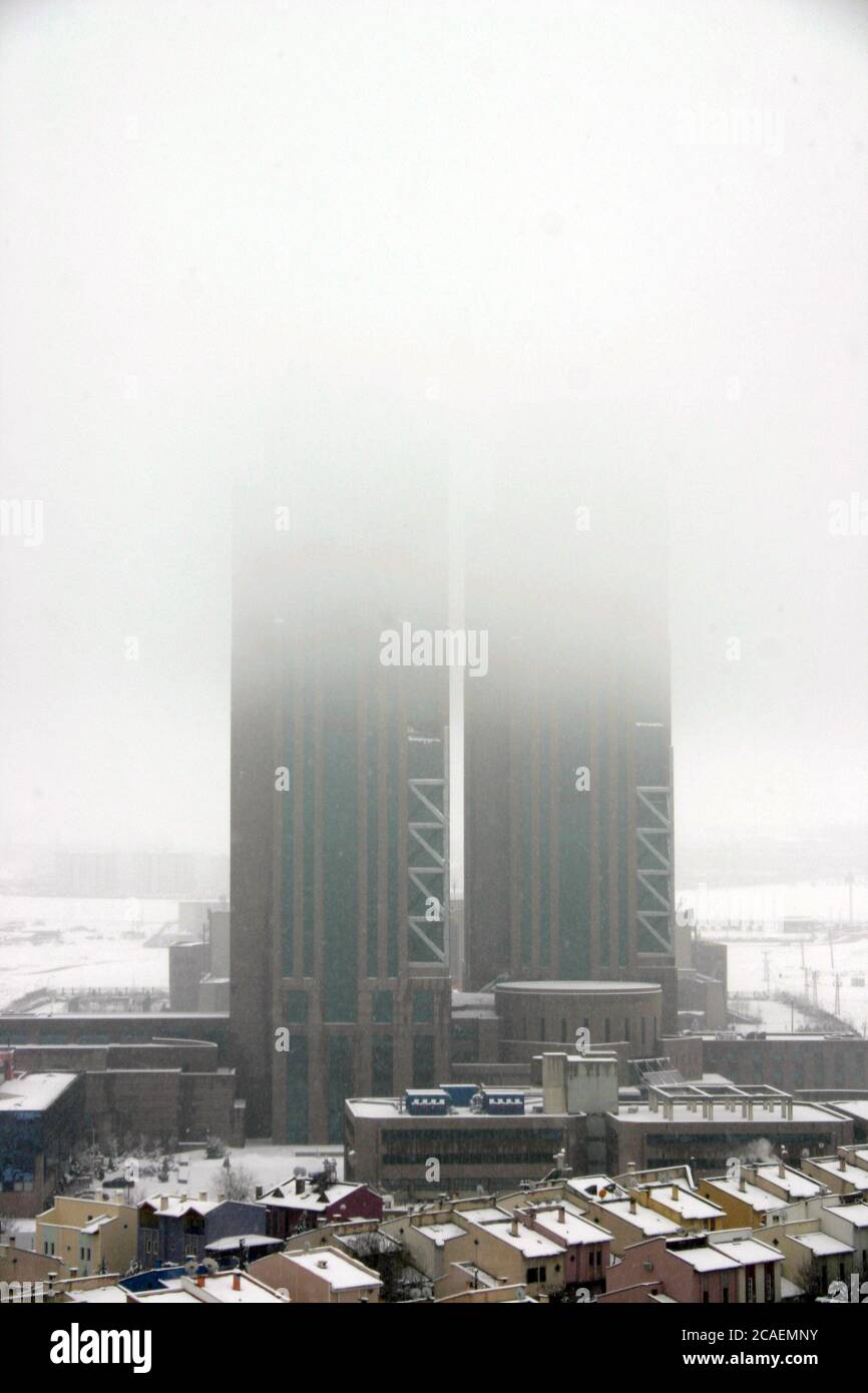 Neve, ghiaccio, nebbia e città / Ankara / Turchia Foto Stock