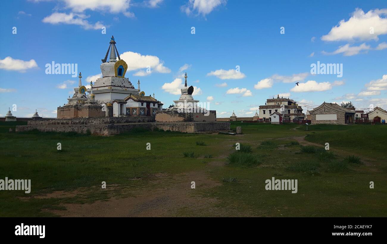 Un affascinante tempio buddista posto in una casa spirituale trovato In Mongolia rurale Foto Stock