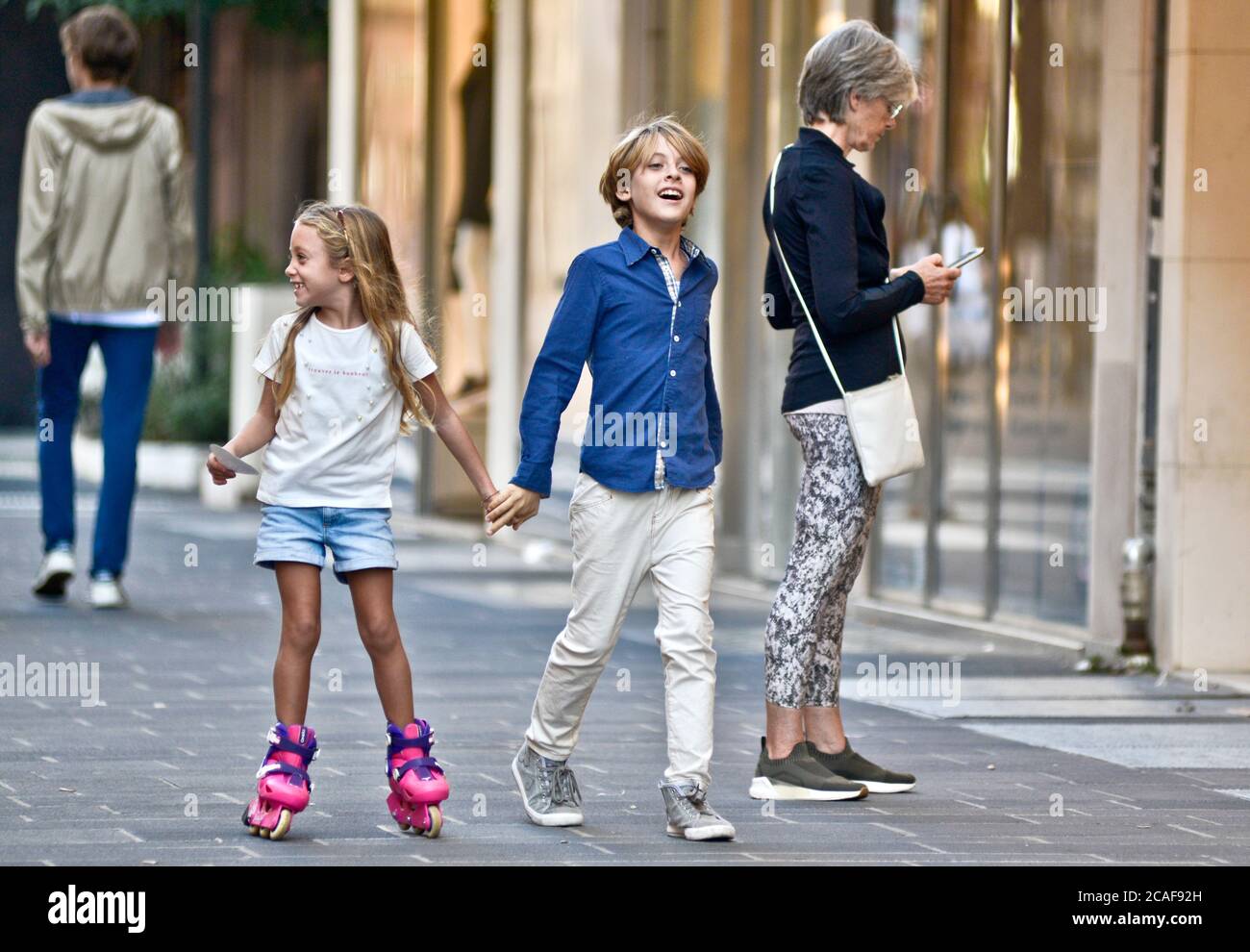 Fratelli biondi in Via Sparano da Bari. Bari, Italia Foto Stock