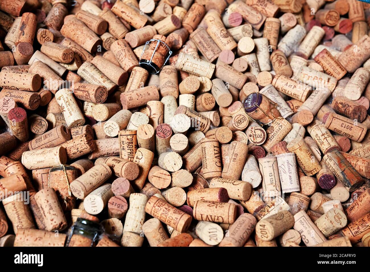 Montreal, Canada - Giugno, 2018: Grande pila di tappi di vino di varie marche. Foto Stock