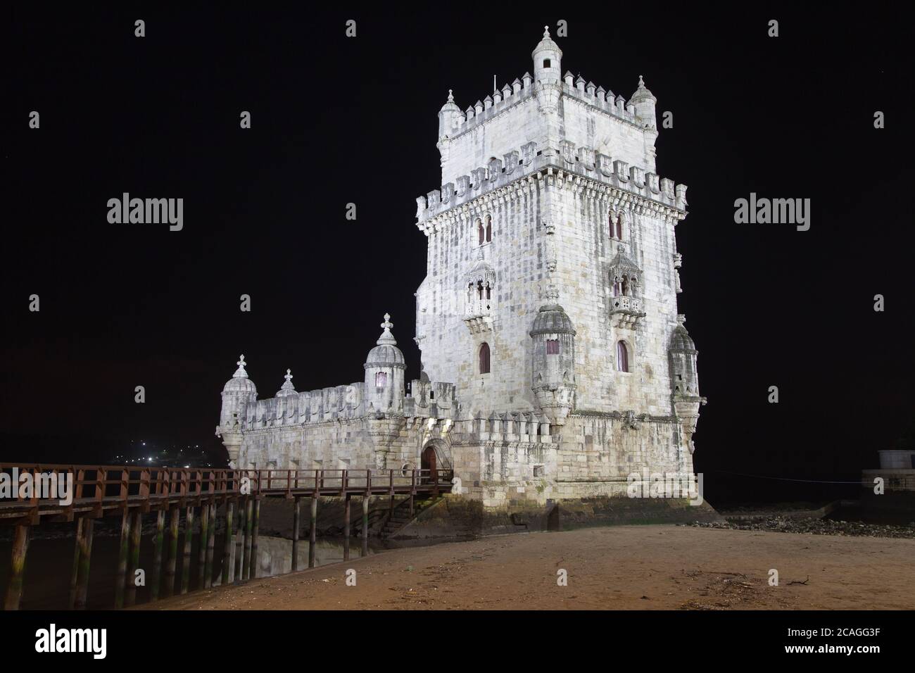 Torre di Belem di notte, Lisbona, Portogallo. Foto Stock