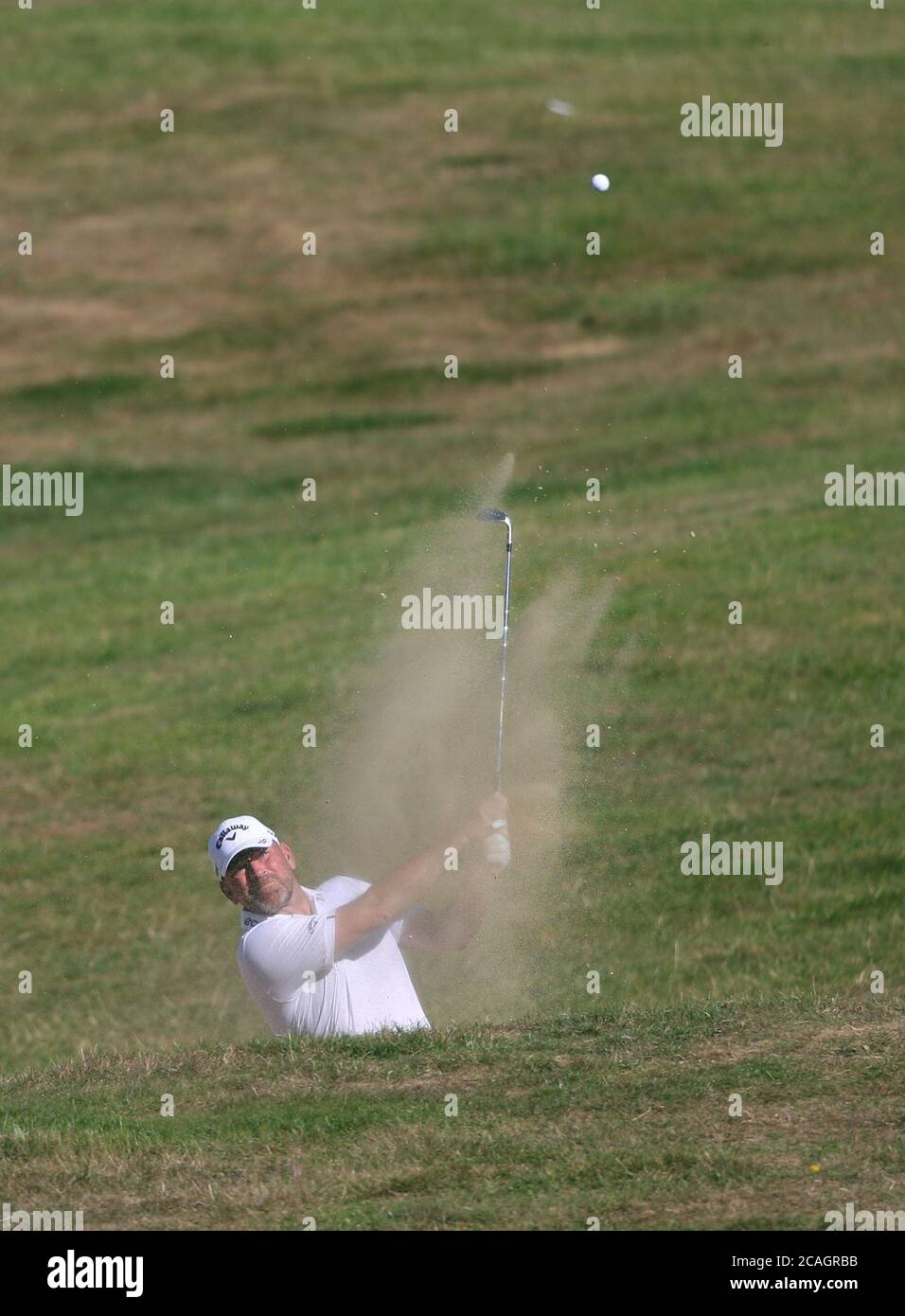 Thomas Bjorn di Danimarca durante il secondo giorno del Campionato Inglese all'Hanbury Manor Marriott Hotel and Country Club, Hertfordshire. Venerdì 7 agosto 2020. Vedere PA storia GOLF Ware. Il credito fotografico dovrebbe essere: Adam Davy/PA Wire. RESTRIZIONI: Uso editoriale, nessun uso commerciale. Foto Stock