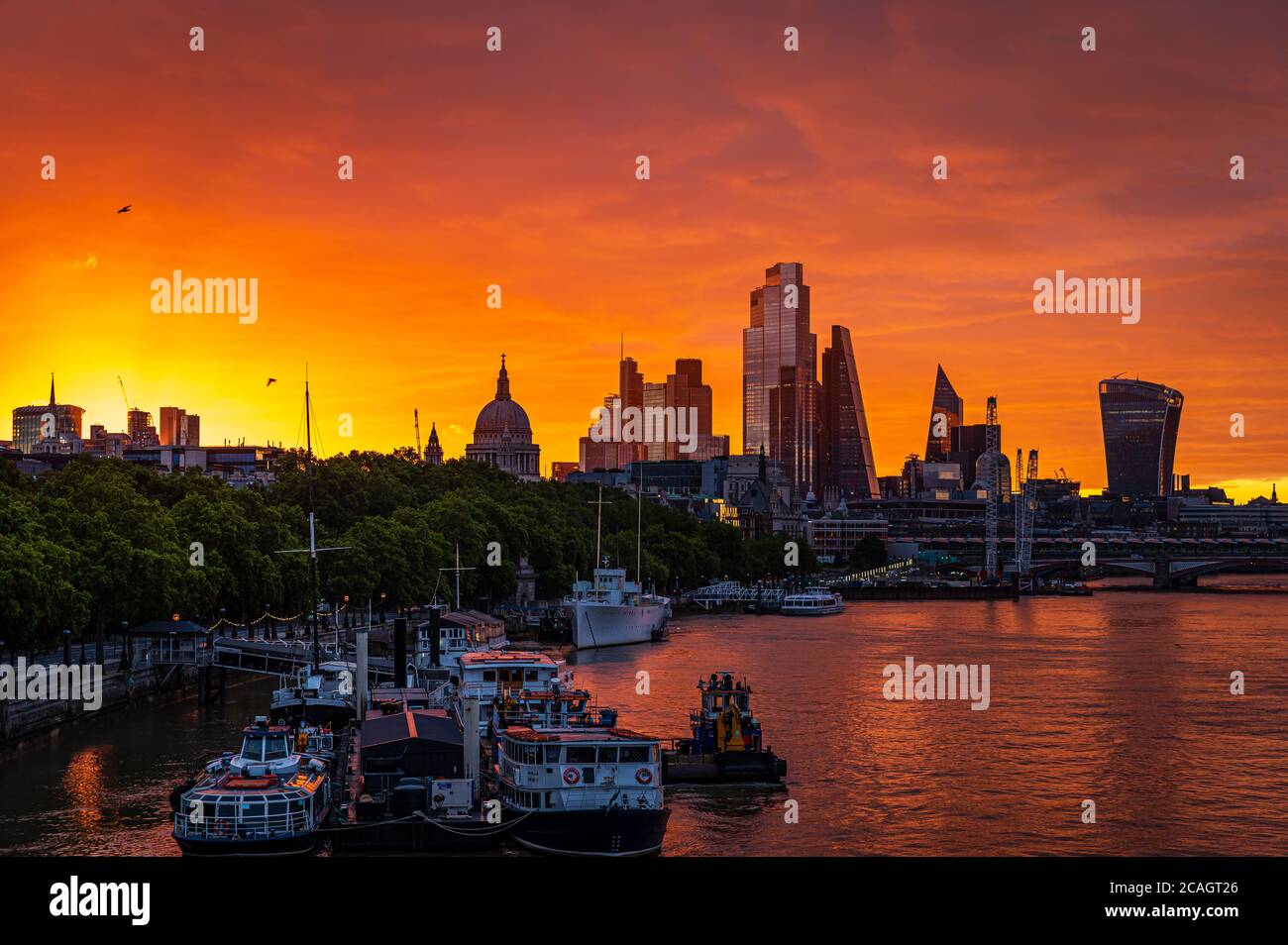 Alba nel centro di Londra, con il sole appena apparso, Londra Foto Stock