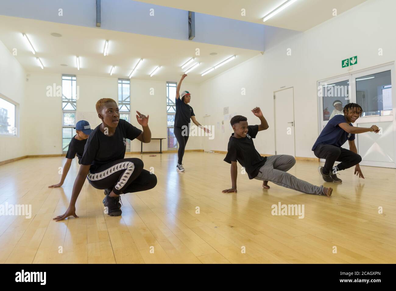 15.10.2018, Johannesburg, Gauteng, Sudafrica - UN gruppo di ballo si allena in una sala di pratica della Fondazione Outreach Hillbrow. La comunità luterana Foto Stock