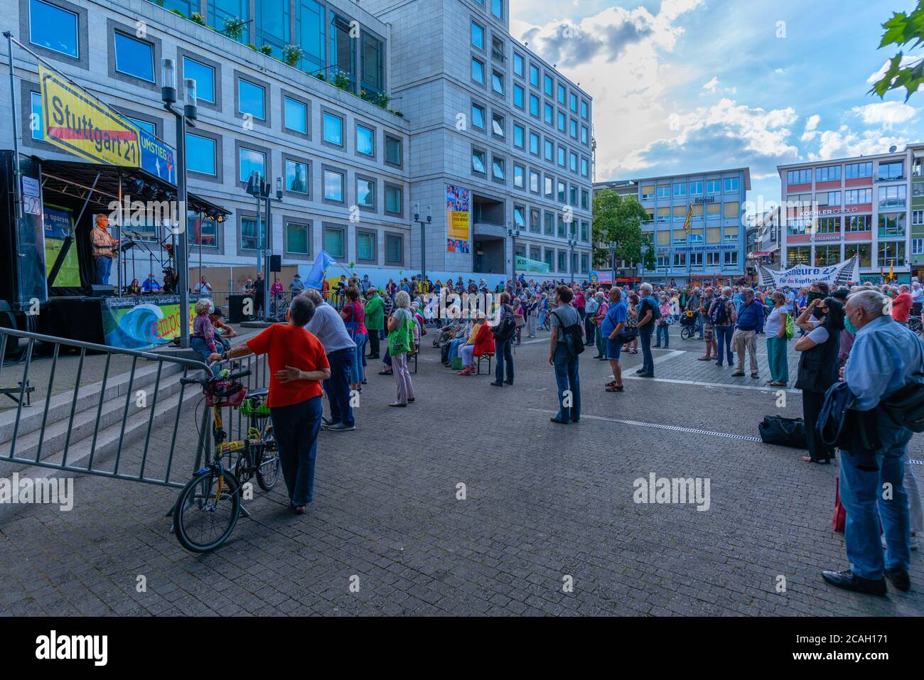 Manifestazione contro Stoccarda 21, luglio 2020, Marktplatz o Piazza del mercato nel centro della città, Stoccarda, Baden-Württemberg, Germania, Europa centrale Foto Stock