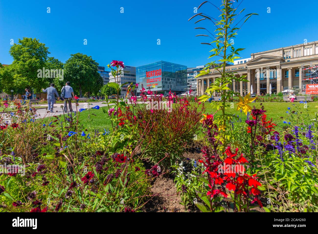 Schlossplatz o Piazza del Castello con museo d'arte nel centro della città, Stoccarda, Stato federale Baden-Württemberg, Germania del Sud, Europa Foto Stock