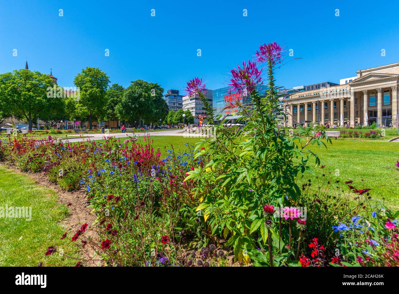 Schlossplatz o Piazza del Castello nel centro della città, Stoccarda, Stato federale Baden-Württemberg, Germania del Sud, Europa Foto Stock
