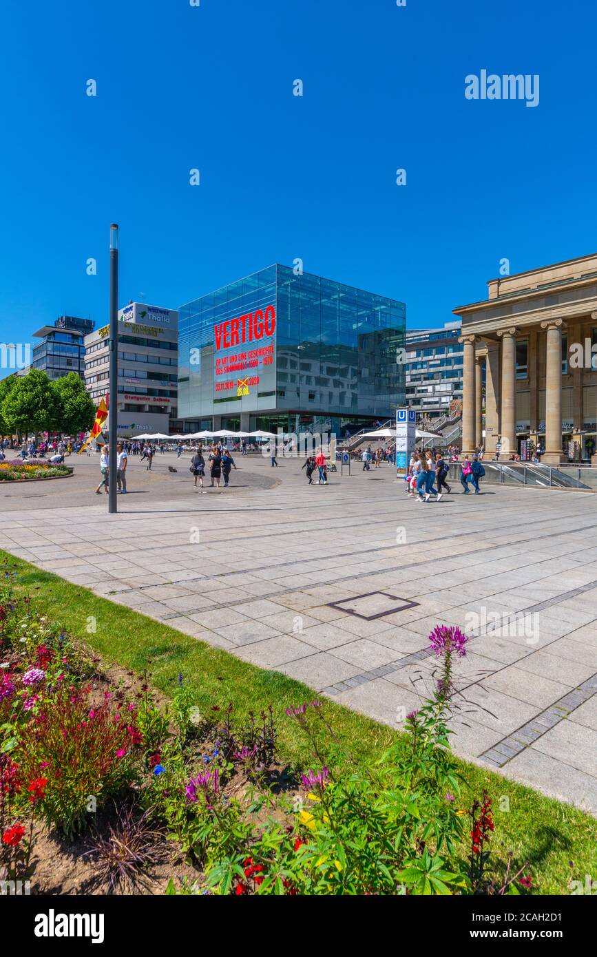 Schlossplatz o Piazza del Castello con museo d'arte nel centro della città, Stoccarda, Stato federale Baden-Württemberg, Germania del Sud, Europa Foto Stock
