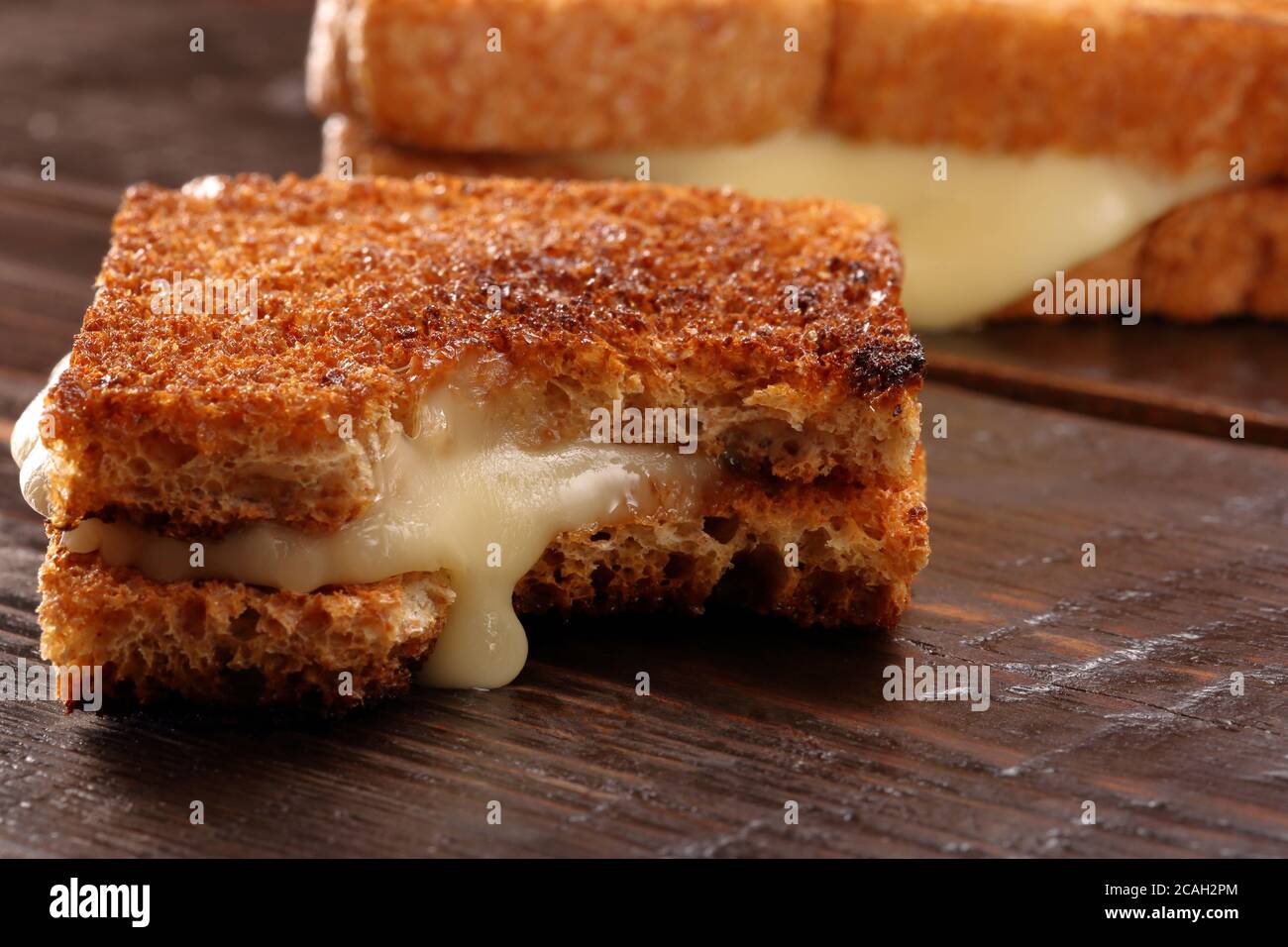 Sandwich fresco con formaggio e spazio vuoto per il testo Foto Stock