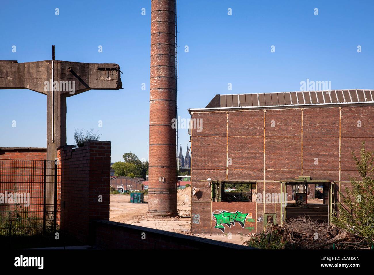 Parti abbandonate di edifici dell'ex fabbrica di motori a gas Deutz della Kloeckner Humboldt Deutz AG nel distretto di Muelheim, Colonia, Germania Foto Stock
