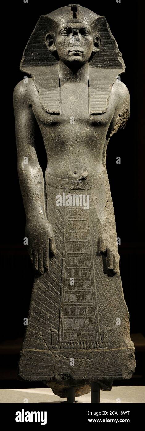 Statua di preghiera del re Amenemhet III o Amenemhat III Re dell'antico Egitto, XII dinastia. Regno di mezzo. c.1840-1800 a.C. Memphis. Dolorite. Neues Museum (nuovo museo). Berlino. Germania. Foto Stock