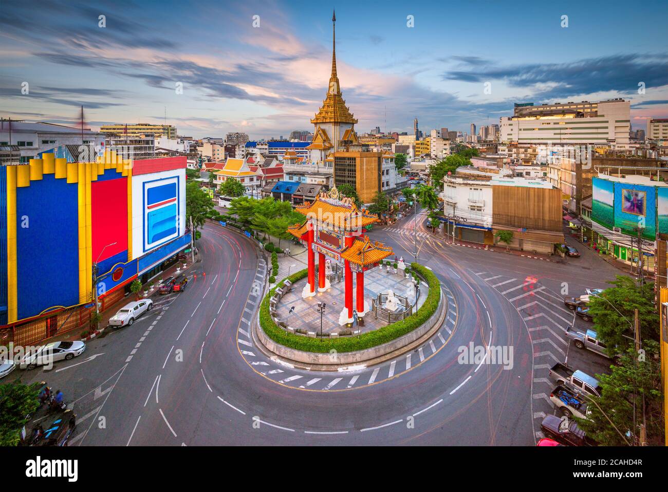 Odeon Roundabout, Bangkok, Thailandia a Chinatown al tramonto. Foto Stock