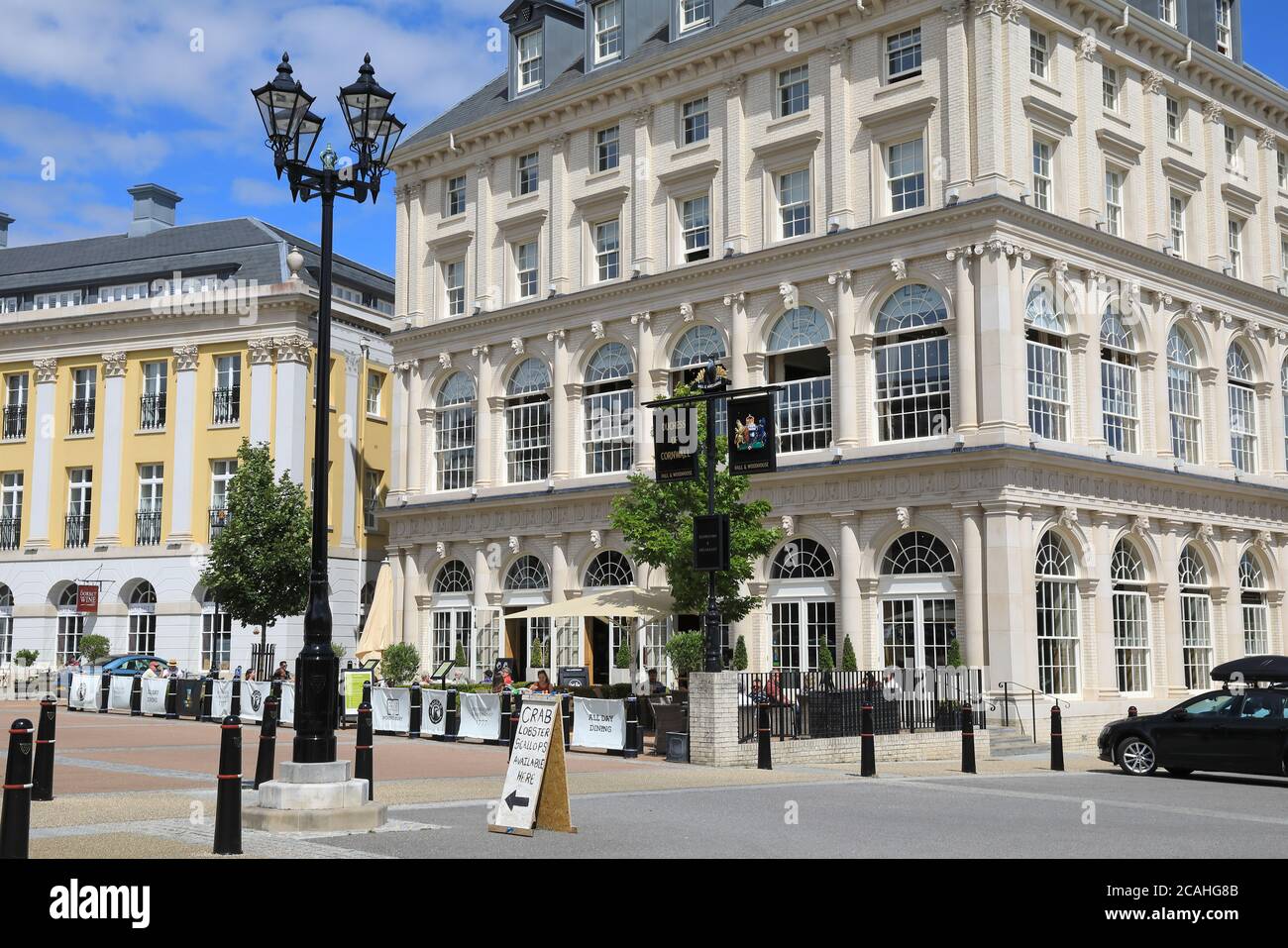 Poundbury, la nuova città alla periferia di Dorchester, costruita sulla base dei principi di architettura e pianificazione urbana come sostenuto da HRH Principe di Galles Foto Stock