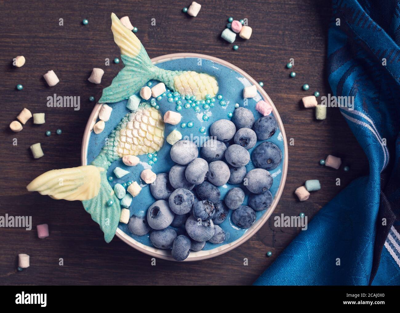 Ciotola sana e blu con coda di marmaid Foto Stock