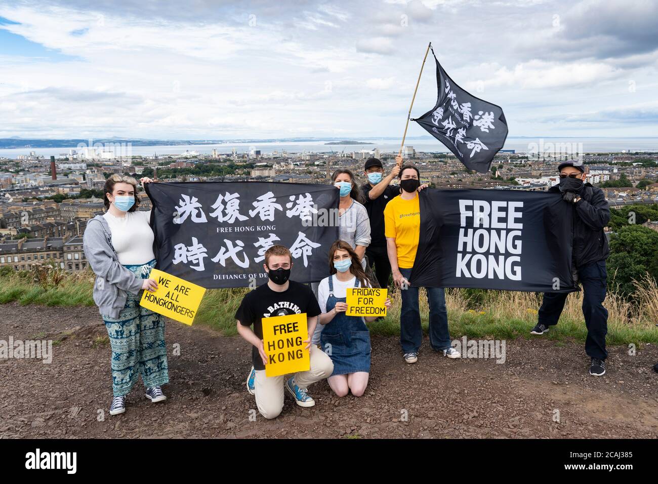 Edimburgo, Scozia, Regno Unito. 7 agosto 2020. Manifestanti favorevoli alla democrazia di Hong Kong su Calton Hill a Edimburgo come parte delle regolari proteste del venerdì per la libertà che si sono tenute nelle città di tutto il mondo a sostegno del movimento a favore della democrazia a Hong Kong. Iain Masterton/Alamy Live News Foto Stock