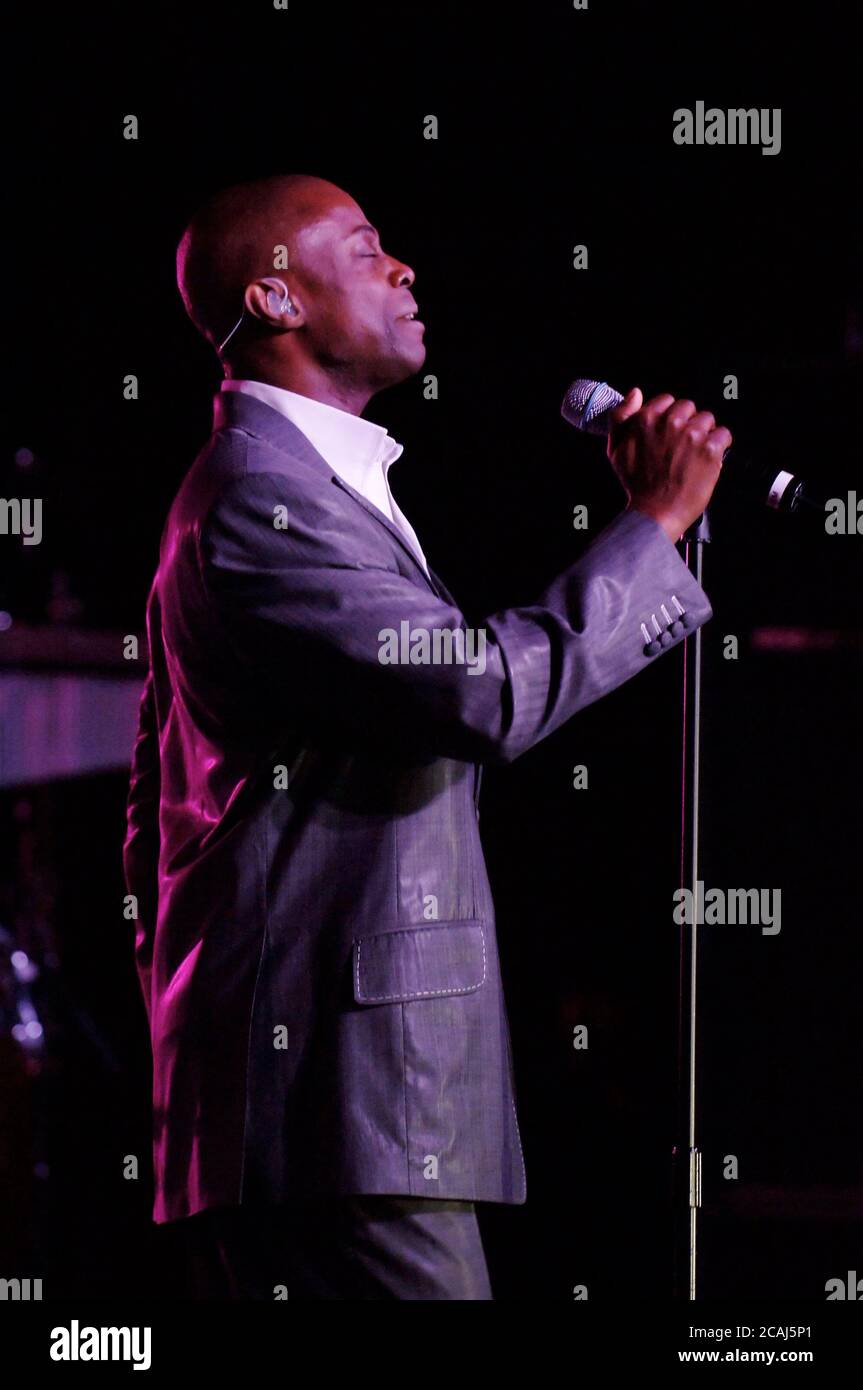 Austin, Texas USA, marzo 2006: Il crooner R&B KEM canta i suoi ultimi successi per un pubblico entusiasta in uno show tutto esaurito. ©Bob Daemmrich Foto Stock