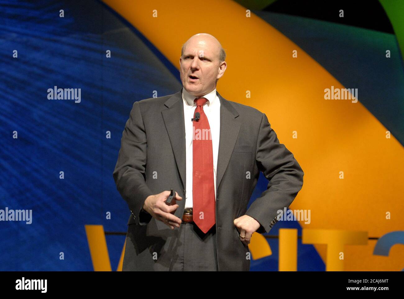 Austin, Texas USA, 3 maggio 2006: Steve Ballmer, Chief Executive Officer (CEO) di Microsoft Corporation, parla dei piani della sua azienda per il futuro della tecnologia al World Congress of Information Technology (WCIT) di Austin. Il Congresso biennale ospita 2.100 leader high tech di tutto il mondo per una sessione di una settimana. ©Bob Daemmrich Foto Stock