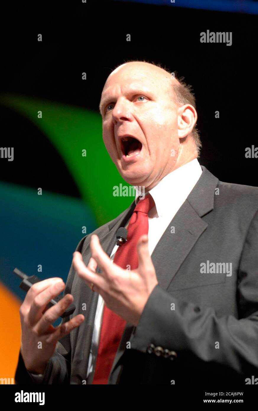 Austin, Texas USA, 3 maggio 2006: Steve Ballmer, Chief Executive Officer (CEO) di Microsoft Corporation, parla dei piani della sua azienda per il futuro della tecnologia al World Congress of Information Technology (WCIT) di Austin. Il Congresso biennale ospita 2.100 leader high tech di tutto il mondo per una sessione di una settimana. ©Bob Daemmrich Foto Stock